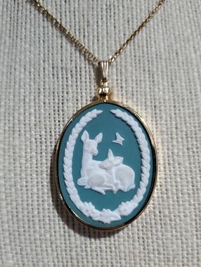 Franklin Mint Teal and White Deer Cameo Pendant Necklace 1981 Mothers Day Fawn